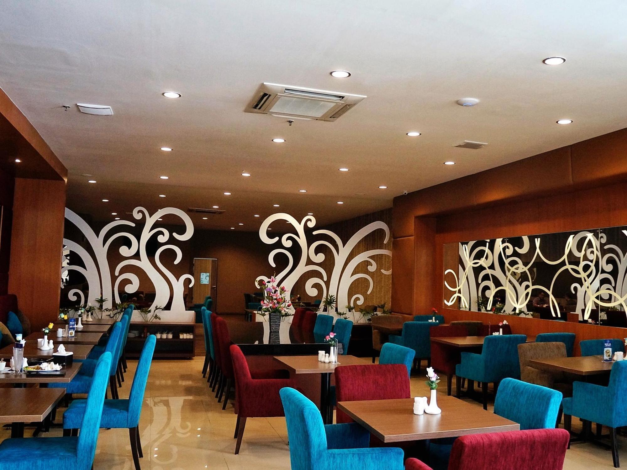 Royal Condotel 4* Medan