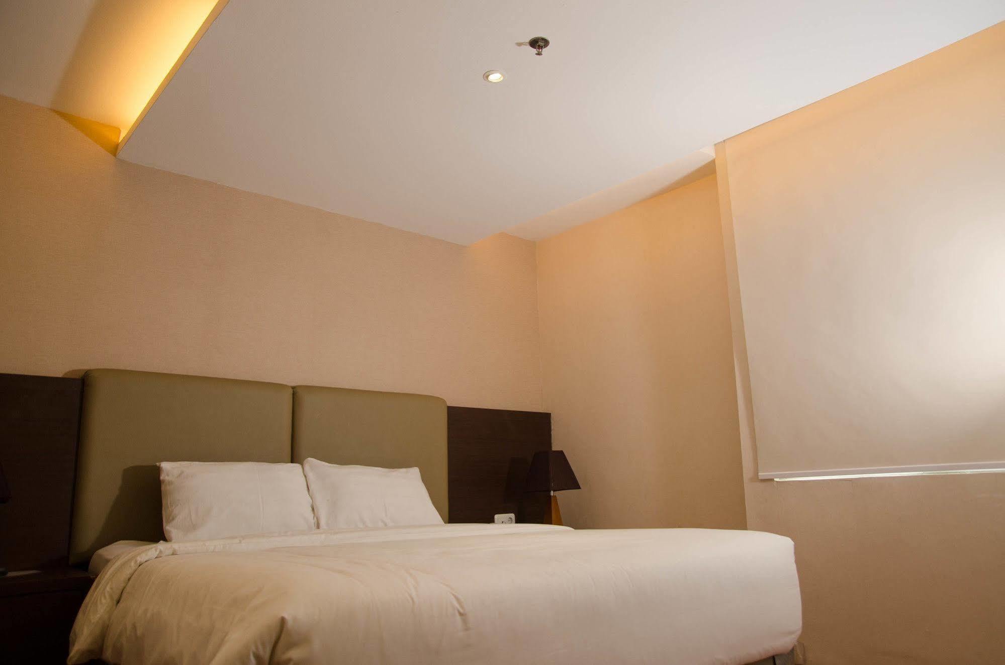 Royal Condotel 4* Medan