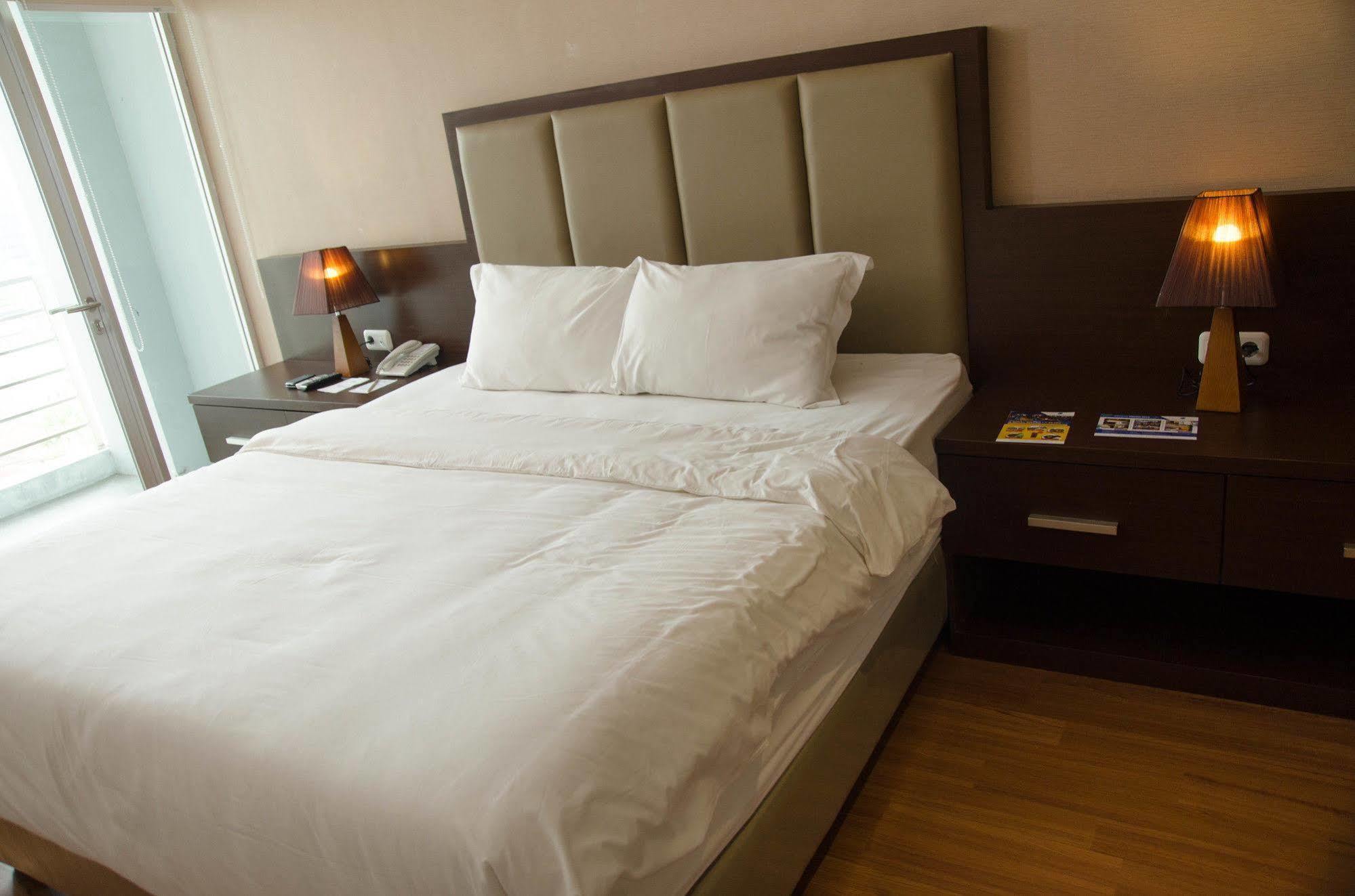 Royal Condotel 4* Medan